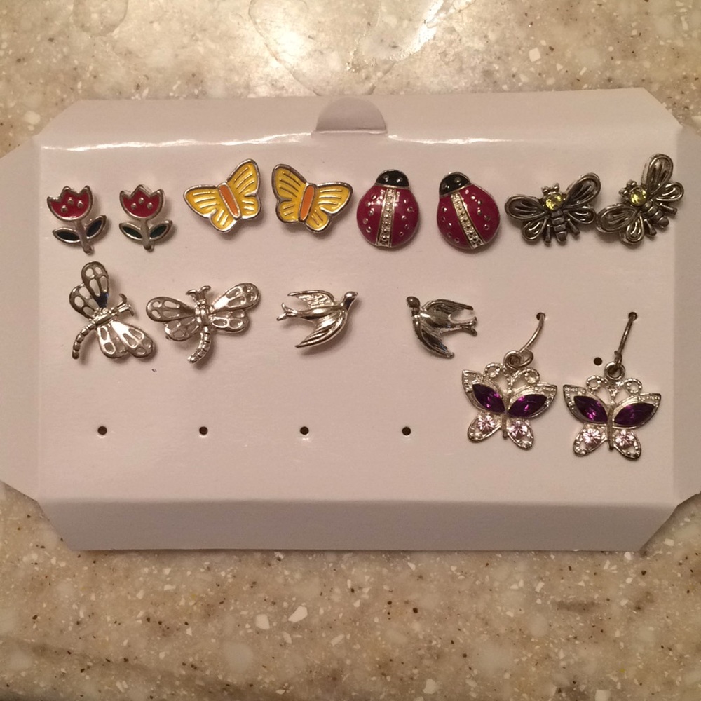 7 pairs of Earrings